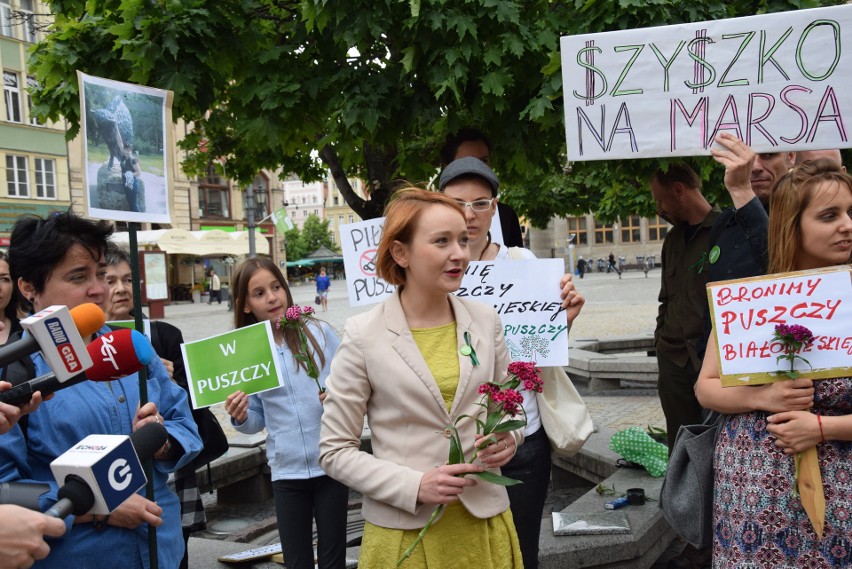 Protest przeciwko wycince drzew w Puszczy Białowieskiej