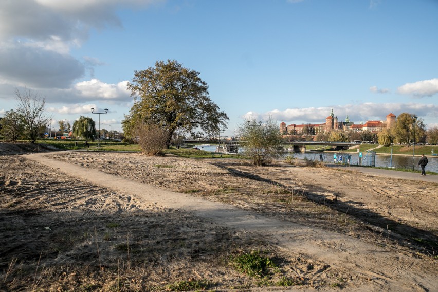 Kraków. Znika plaża nad Wisłą. Już niewiele zostało z obiektów na bulwarze Wołyńskim [ZDJĘCIA]