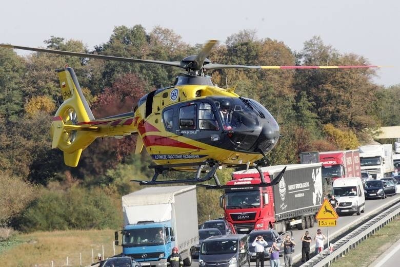 Kolejny wypadek na A4 w kierunku Wrocławia. Po ranne dziecko przyleciał śmigłowiec LPR