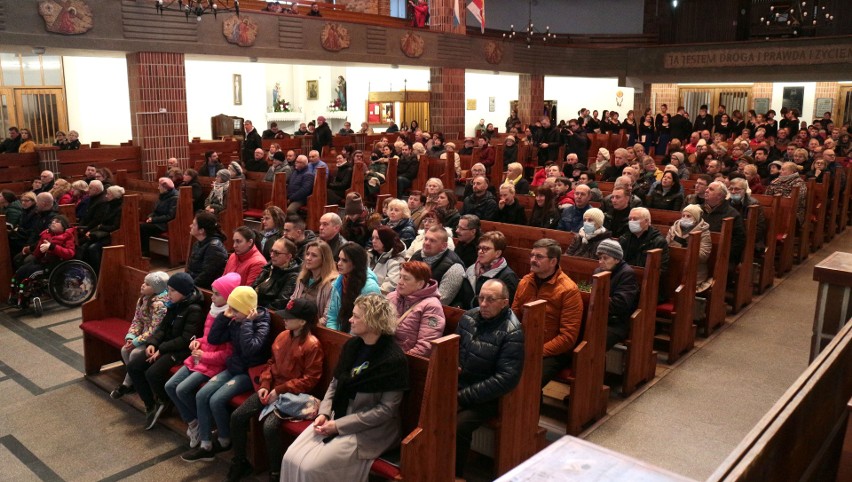 Sześć  chórów wystąpiło na Koncercie Wielkopostnym "Dla Ukrainy" w kościele pw. Podwyższenia Krzyża Świętego w Grudziądzu. Zobacz zdjęcia