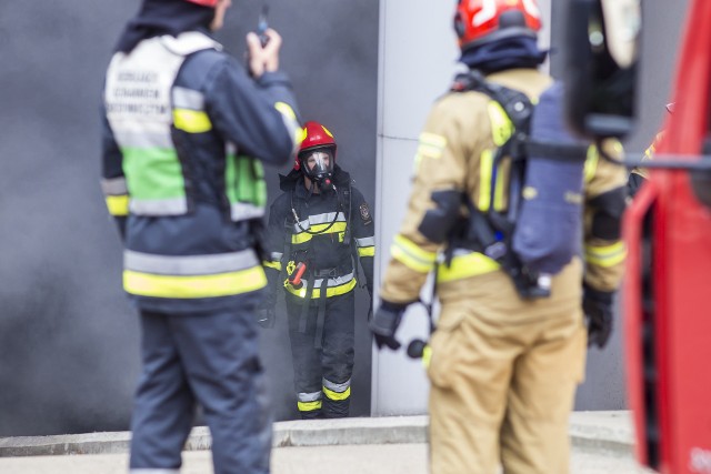Do pożaru samochodu osobowego bydgoscy strażacy zostali wezwani 15 grudnia 2021 r. na ul. Wolną w Fordonie