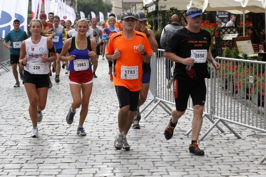 Maraton Wrocław - ZDJĘCIA - zawodnicy z numerami 3801 - 4000