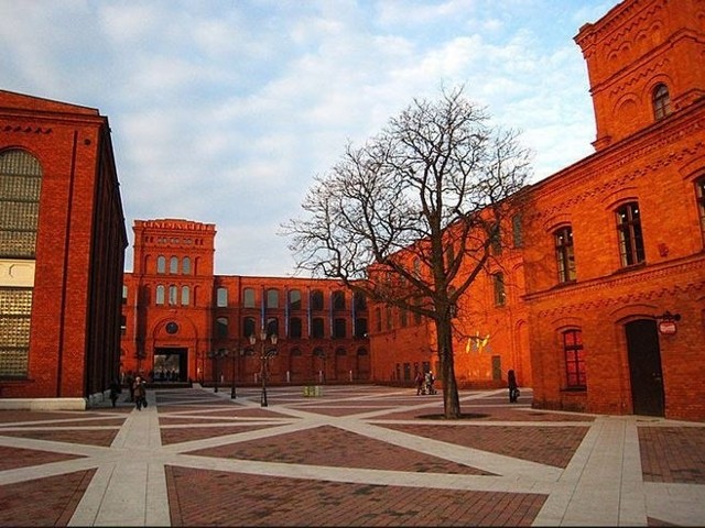 Manufaktura - największe w Polsce centrum handlowo - rozrywkowe