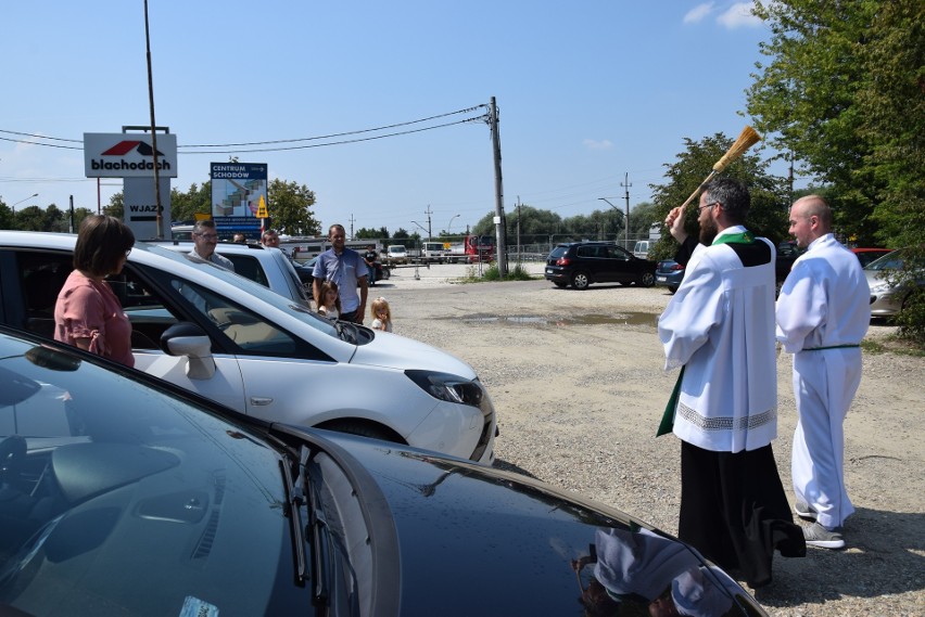 Tarnów. Księża święcą pojazdy, a już w środę będą towarzyszyć policjantom