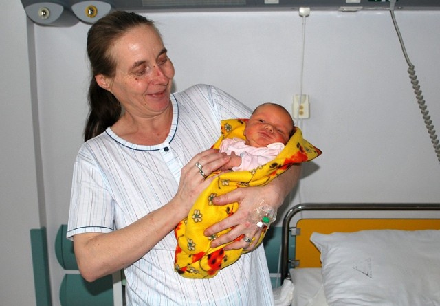 Oliwia Rutka to córka Anety i Roberta ze Szczawina. Urodziła się 1 marca, ważyła 3400 g, mierzyła 56 cm. Dziewczynka ma 15-letnią siostrę Natalię i 7-letniego brata Piotra.