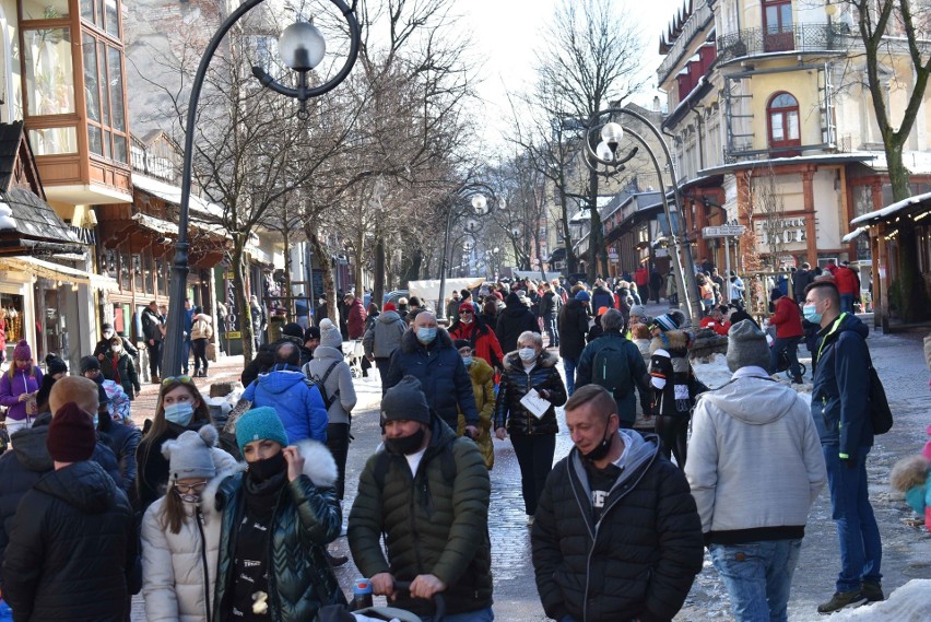 Zakopane znów oblężone. Korki, kolejki i imprezy. Nowe miejsce nocnych zabaw