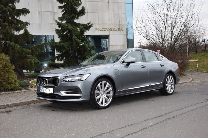 Volvo S90...