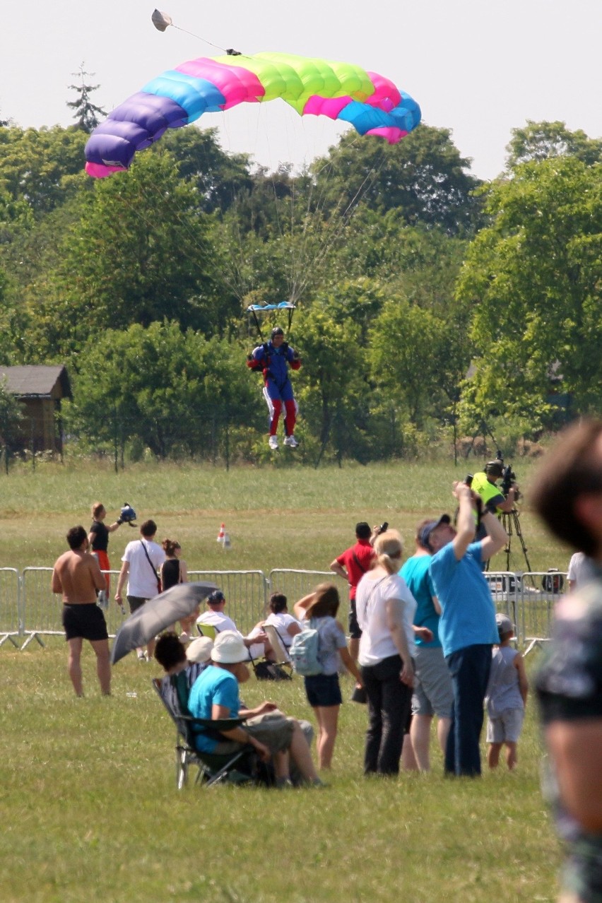 Air Festival Świdnik. Taniec Biało - Czerwonych Iskier na niebie [ZDJĘCIA, WIDEO]