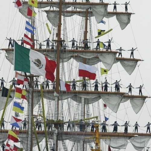 Na meksykańskim żaglowcu "Cuauhtemoc" przypłynęło 250 osób, w większości są to studenci Akademii Marynarki Wojennej.