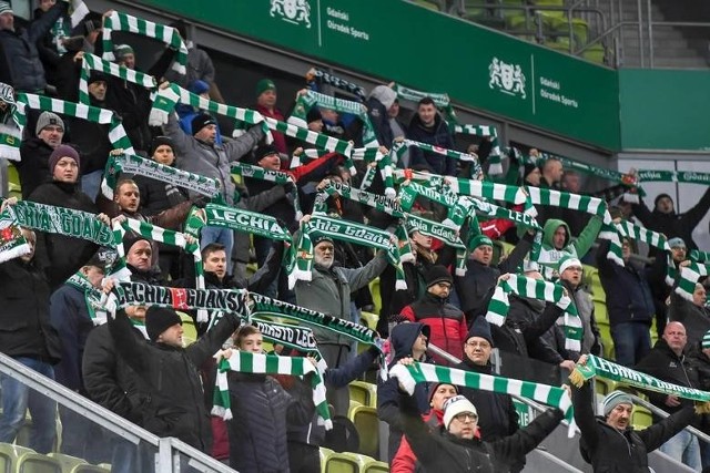 W spotkaniu 1/8 finału Totolotek Pucharu Polski Lechia Gdańsk wygrała na własnym boisku Zagłębie Lubin 3:2. Biało-zieloni przegrywali już dwoma bramkami, ale w drugiej połowie błyskawicznie zdobyli trzy bramki. Mecz obejrzało 6213 kibiców. Zobaczcie zdjęcia z trybun!