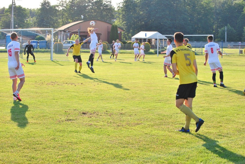 Unia Sędziszów wygrała sparing z Naprzodem Jędrzejów 6:3. Trzy bramki zdobył Bartosz Styczeń [ZDJĘCIA]