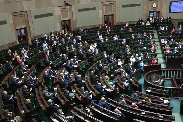 Polaków zapytano, na którą partię oddaliby głos, gdyby wybory parlamentarne odbyły się w najbliższą niedzielę.