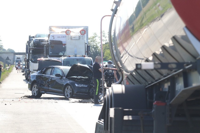 Wypadek cysterny i dwóch aut na A4. Siedem osób rannych