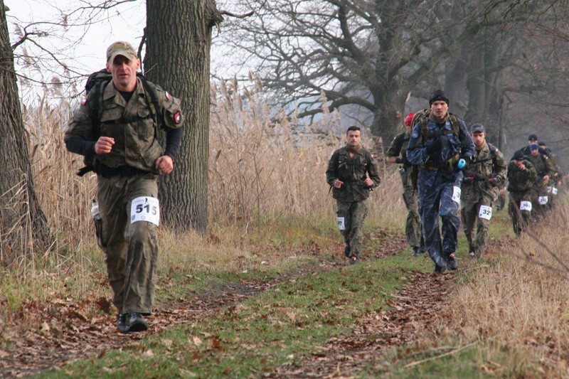 Maraton Komandosa 2015 WYNIKI Trzeci raz z rzędu wygrał por. Piotr Szpigiel [ZDJĘCIA]