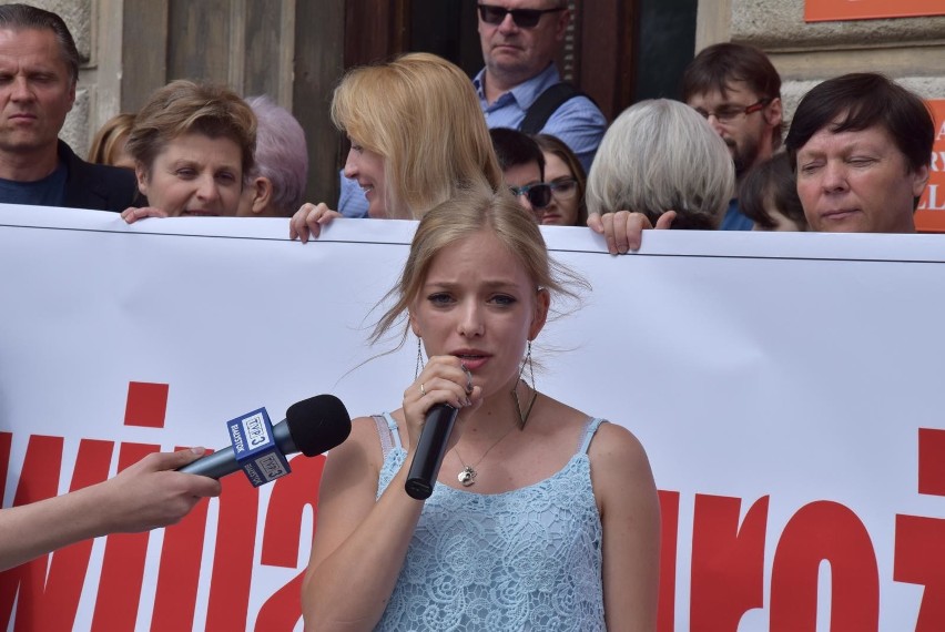 Głos zabierali i organizatorzy protestu, i pracownicy UwB, i...