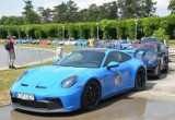 Porsche Parade 2023 we Wrocławiu. Pod Halą Stulecia zaparkowało ponad 75 samochodów marki Porsche. Auta zostaną tam do niedzieli [ZDJĘCIA] 