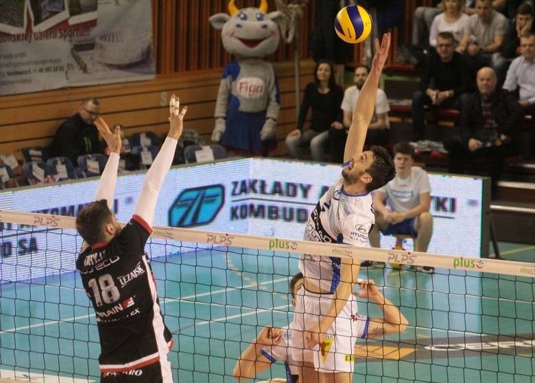 Asseco Resovia przegrywa w Radomiu z Cerrad Carnymi 0:3. Słaby mecz naszej drużyny. Dobra gra i zasłużona radość gospodarzy