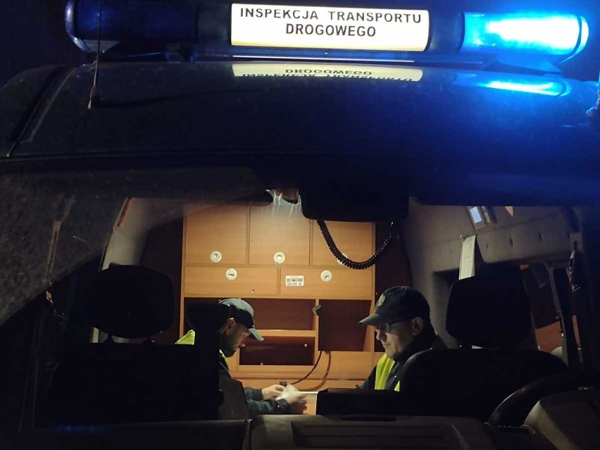 W Rzeszowie policjanci kontrolowali pojazdy i kierowców świadczących usługi przewozowe "na aplikację". Ujawniono ponad 50 wykroczeń