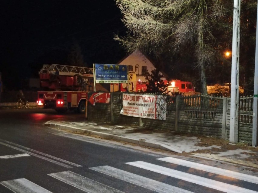 Pożar na poddaszu restauracji w miejscowości Ochodze w...