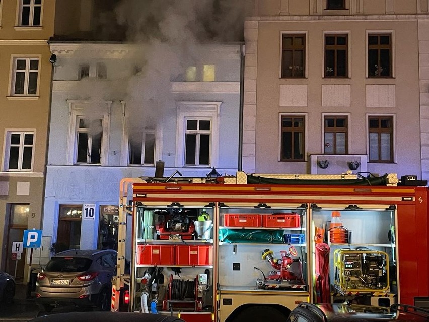 Pożar mieszkania w Tczewie. 25 osób ewakuowanych. Kilka z nich przewieziono do komory hiperbarycznej w Gdyni