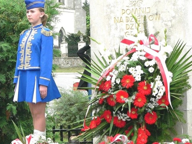 Piątkowe obchody 67. rocznicy pacyfikacji Skalbmierza odbędą się przed pomnikiem ku czci poległych i pomordowanych. 