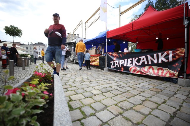 Food trucki na rynku w Mysłowicach oferowały pyszne i różnorodne jedzenie