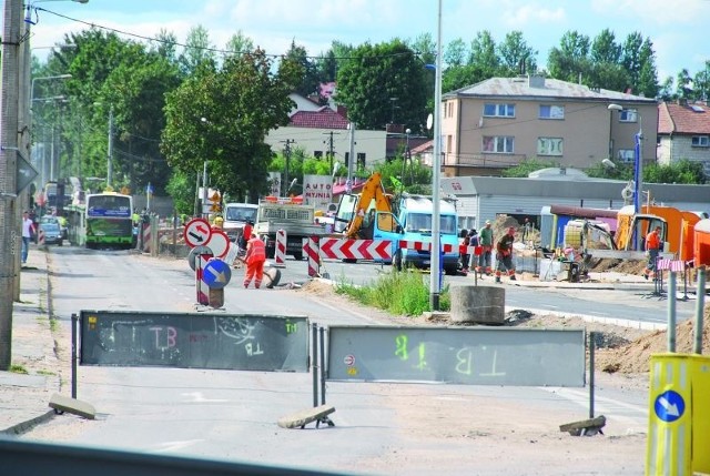 Komplikacje na skrzyżowaniu Antoniukowskiej i Wierzbowej potrwają jeszcze przez trzy tygodnie. Jednak już w tym tygodniu drogowcy udostępnią przejazd przez most na Antoniuku Fabrycznym.
