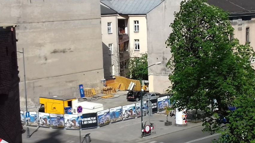 Kraków. Food trucki zaparkowały pod samym Wawelem. Przejmują wolny plac