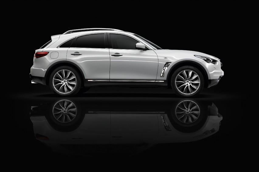 Infiniti FX Black and White Fot: Infiniti