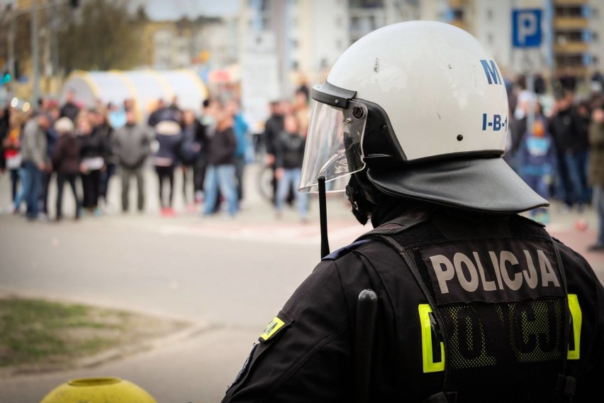 Praca w policji. Podlaska policja w Białymstoku przyjmuje zgłoszenia kandydatów (przykładowy test)