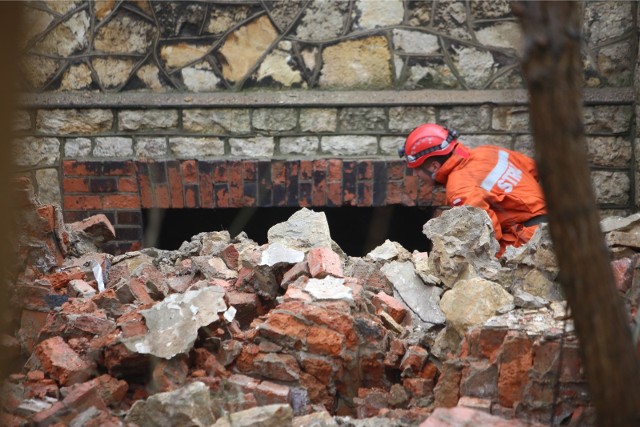 Nieczynna cementownia w Będzinie-Grodźcu stała się miejscem tragedii. 19-letni mężczyzna zginął wskutek upadku