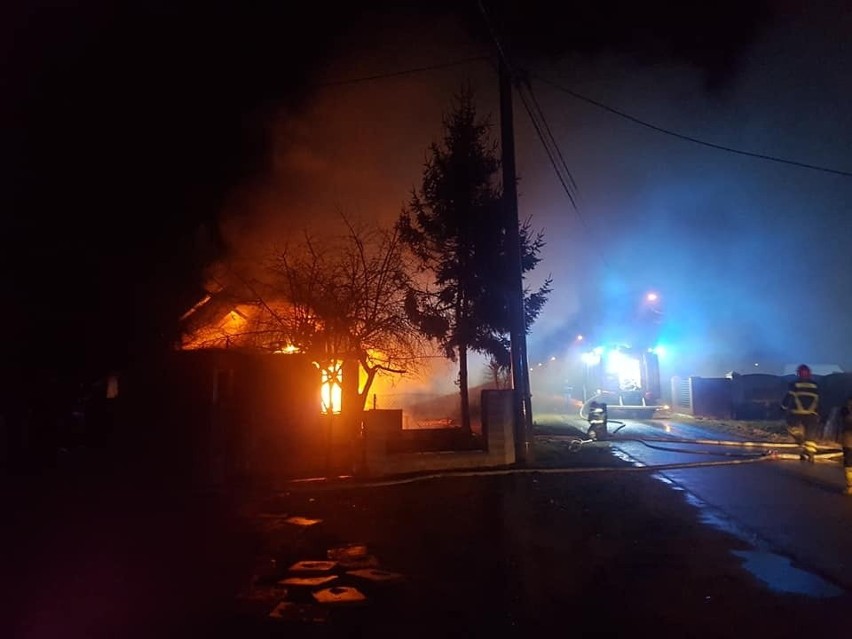 Bród Mały. Pożar w gminie Suwałki, ogień pojawił się w nocy