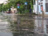 Burza w Łodzi. Ściana deszczu, błyskawice i potężny wiatr!