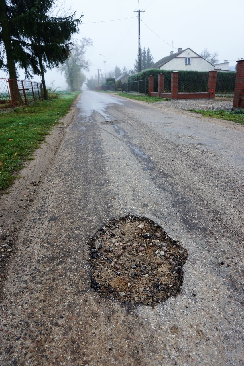 Gmina Karniewo. Są pieniądze na drogę prowadzącą do Gościejewa (gmina Karniewo). Kiedy remont?