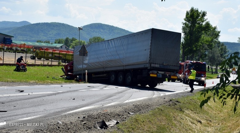 Koszmarny wypadek na DK8. Śmigłowiec LPR w akcji [ZDJĘCIA]