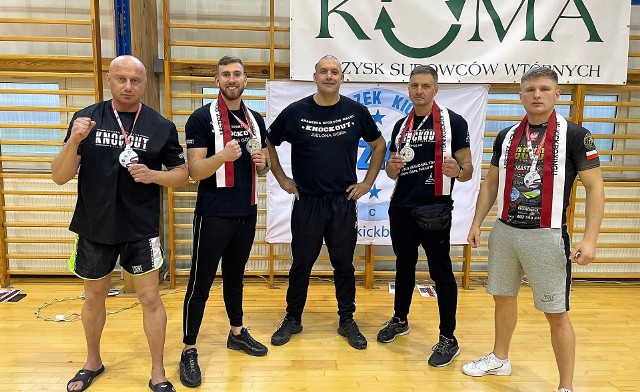 Zawodnicy ASW Knockout Zielona Góra zdobyli w Mińsku Mazowieckim cztery medale mistrzostw Polski.