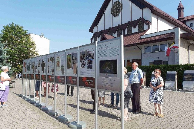 Wystawę poświęconą beatyfikowanej rodzinie Ulmów w Starachowicach będzie można oglądać do 15 września.