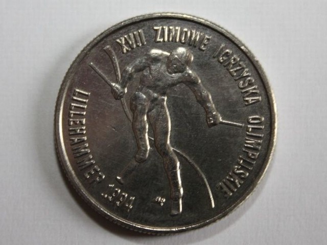 Moneta jaką mężczyzna zapłacił w sklepie w Jędrzejowie.