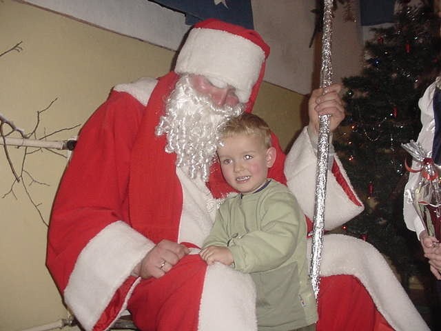 Święty Mikołaj w szkole w Nadzowie. Minęło już 20 lat...