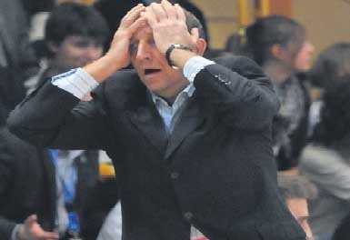 Trener Andrej Urlep ma ból głowy przed niedzielnym meczem.