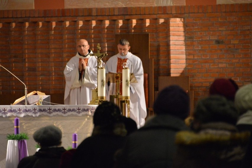 Tłumy modliły się na mszy o uzdrowienie w Sanktuarium Świętego Józefa w Kielcach