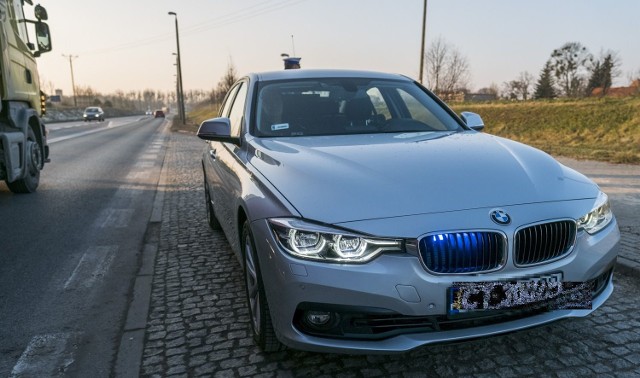 Policjanci z Torunia w swojej flocie mogą pochwalić się nowym BMW. Samochód ma im pomagać w łapaniu piratów drogowych. Zobaczcie, jak wygląda nowy pojazd mundurowych. >> Najświeższe informacje z regionu, zdjęcia, wideo tylko na www.pomorska.pl 