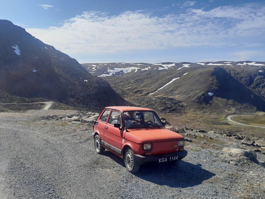 Fiat 126p podczas tej wyprawy jest też tymczasowym domem dla...