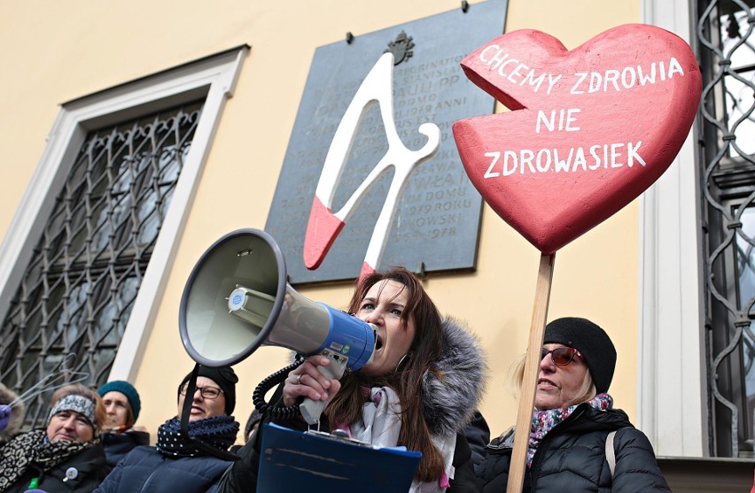Kraków. Kobiety strajkowały: "Nie dla zaostrzenia ustawy antyaborcyjnej" 