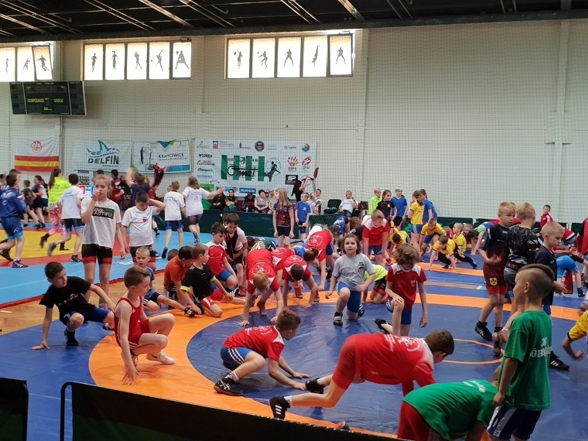 Uczniowski Ludowy Klub Sportowy Guliwer Kielce uczestniczył w międzynarodowym turnieju w zapasach w stylu wolnym i zapasach kobiet 