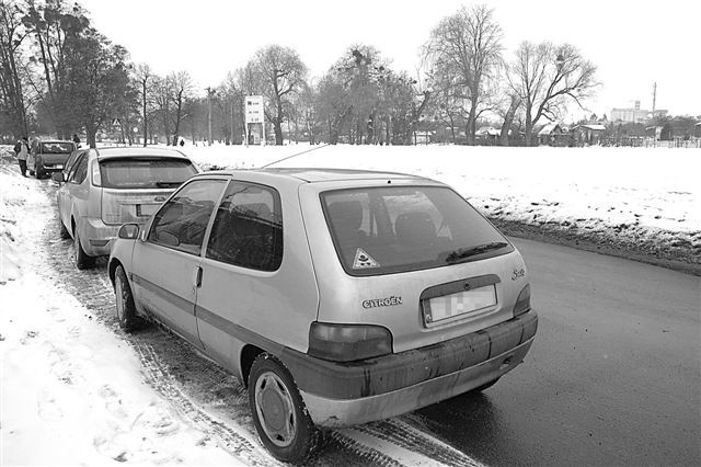 Przy ul. Słowackiego rozbijała się dotychczas objazdowa karuzela. Teraz na łące będzie parking z prawdziwego zdarzenia. Ma być gotowy do 30 sierpnia. (fot. Roman Baran)