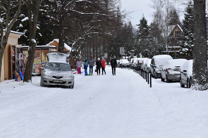 Zakopane. Dosypuje śniegu. Pod Giewontem zrobiła się bajkowa zima [ZDJĘCIA] [14.01.2021]