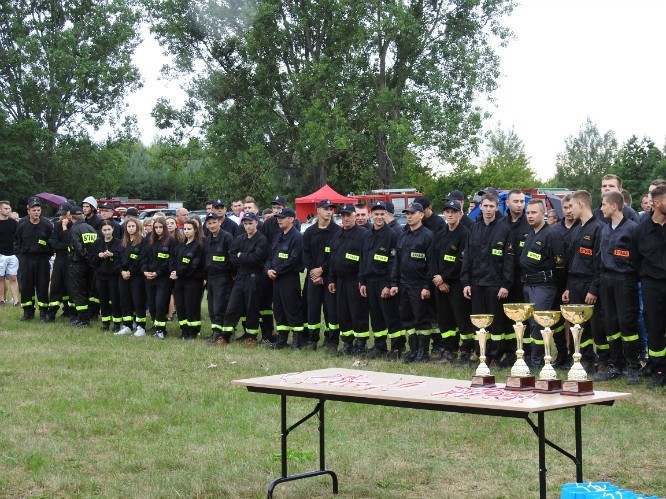 Gminne zawody sportowo-pożarnicze w Seceminie z festynem i pomocą dla strażaka. Górą druhowie z Żelisławic (DUŻO ZDJĘĆ)