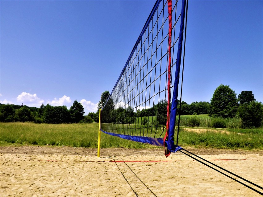 Nowe boisko do siatkówki plażowej powstało w Dylągówce, w...