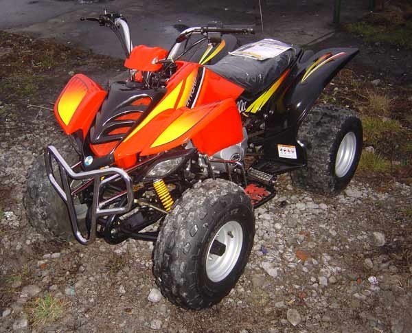 Quad, rocznik 2006, silnik 0,2 czterosuw, moc 13 KM. Cena...